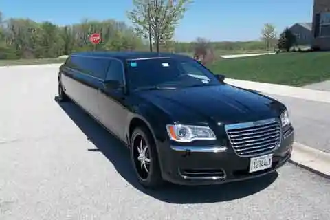 Tiffany Chrysler 300 Stretch Limo